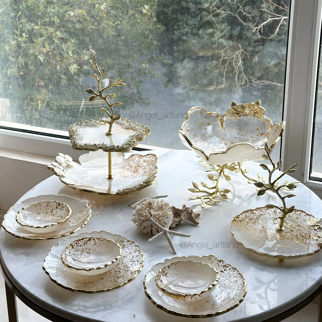 نیم ست صدفی سفید با برق ورق طلا